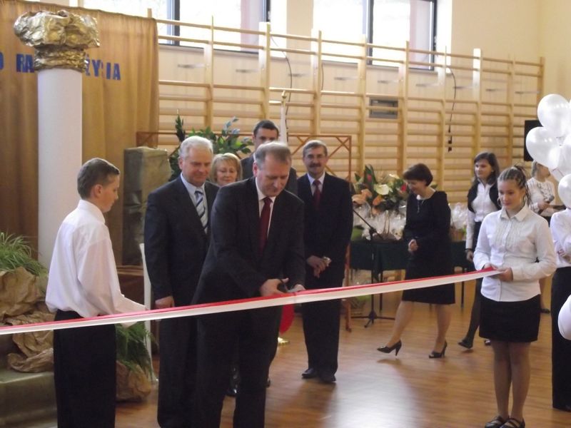 Slávnostné otvorenie telocvične Szkoła Podstawowa Nr 4 w Słopnicach im. Henryka Dąbrowskiego v Słopniciach 2010